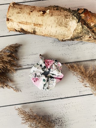 Scrunchie White Roses