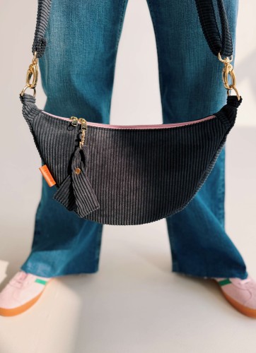 sztruksowa czarna torebka crossbody.jpeg